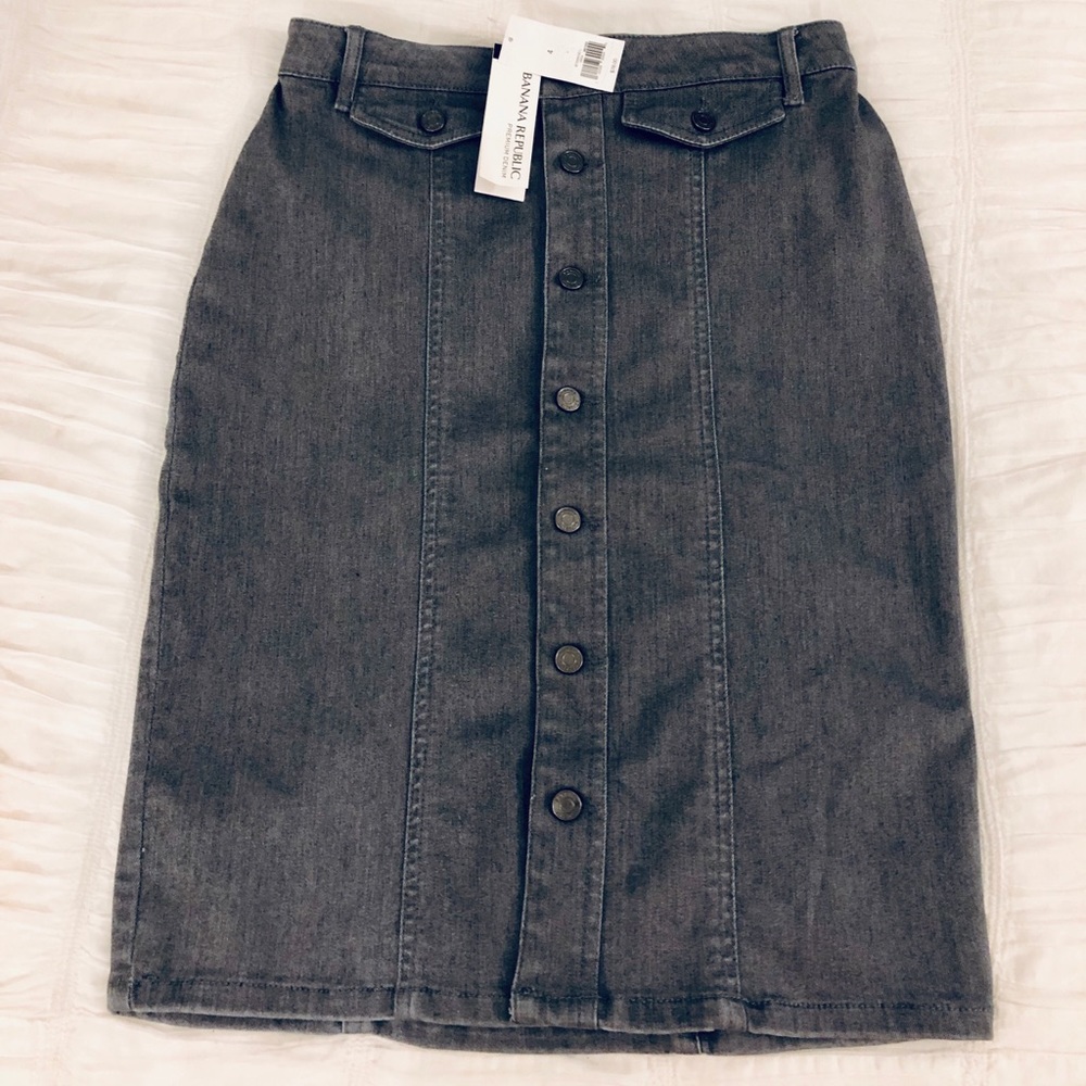 NWT Size 4 gray denim pencil skirt Banana Republic